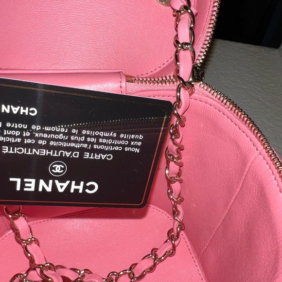 Beautiful pink Chanel vanity bag - Picture 15 of 16